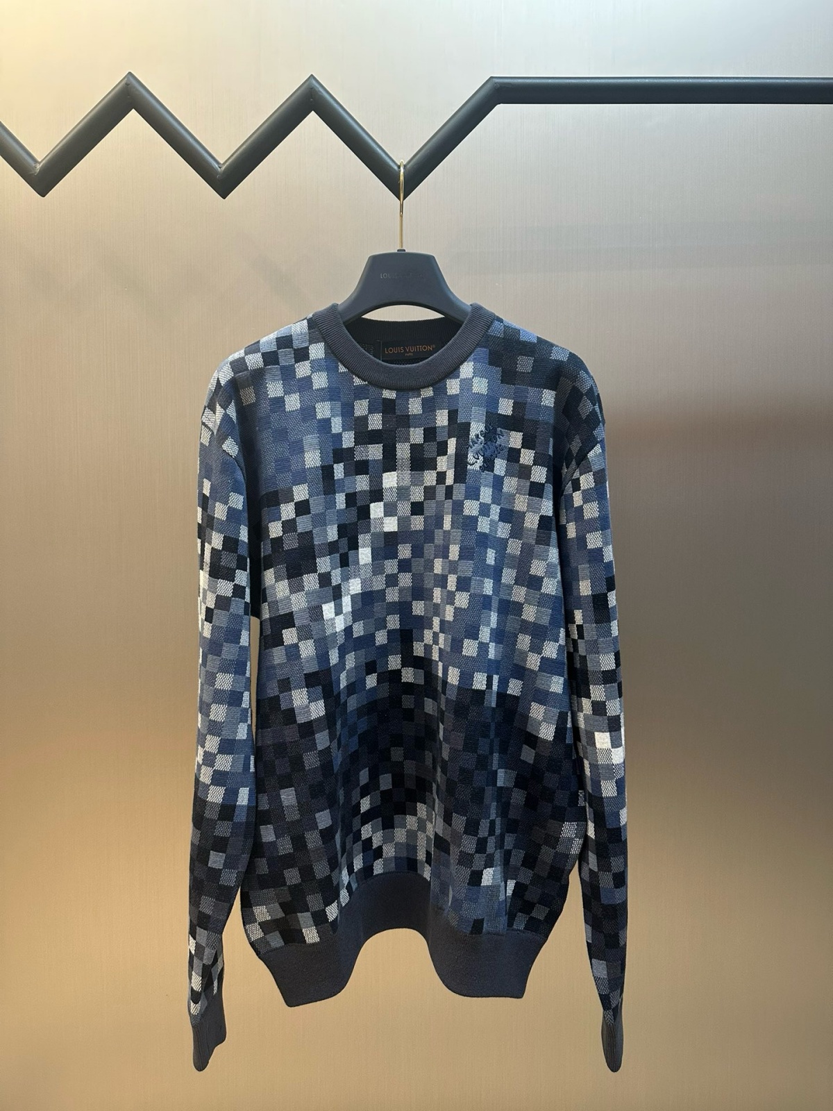 루이비* 스웨터 25FW 66ST294
