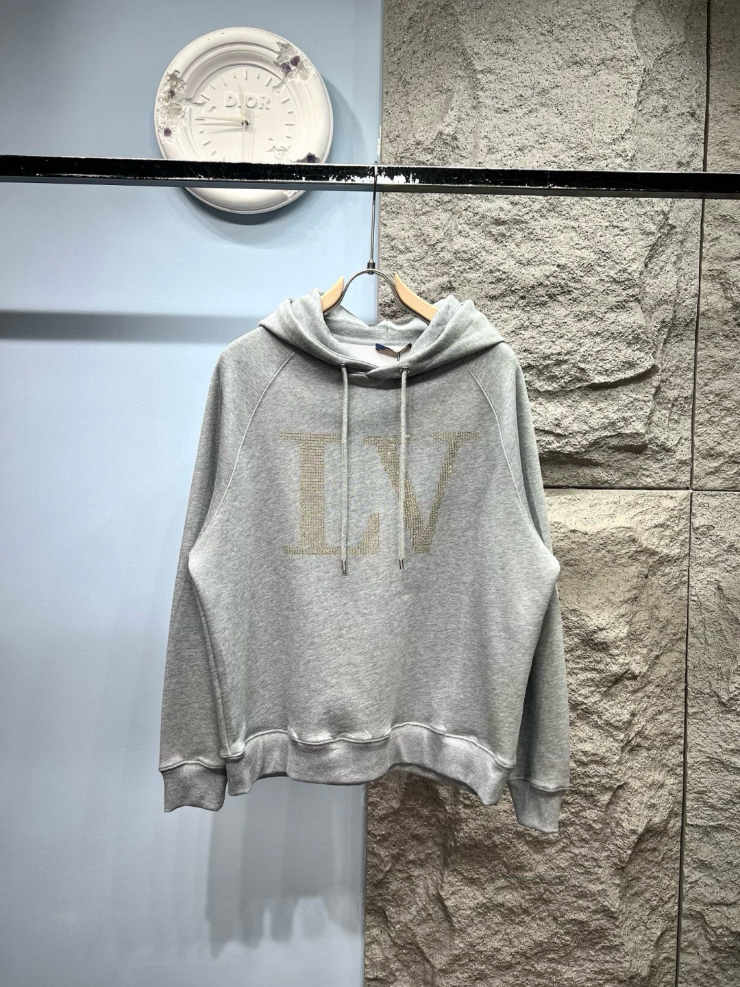 Alternative view of 루이비* 후드 25FW 66ST346