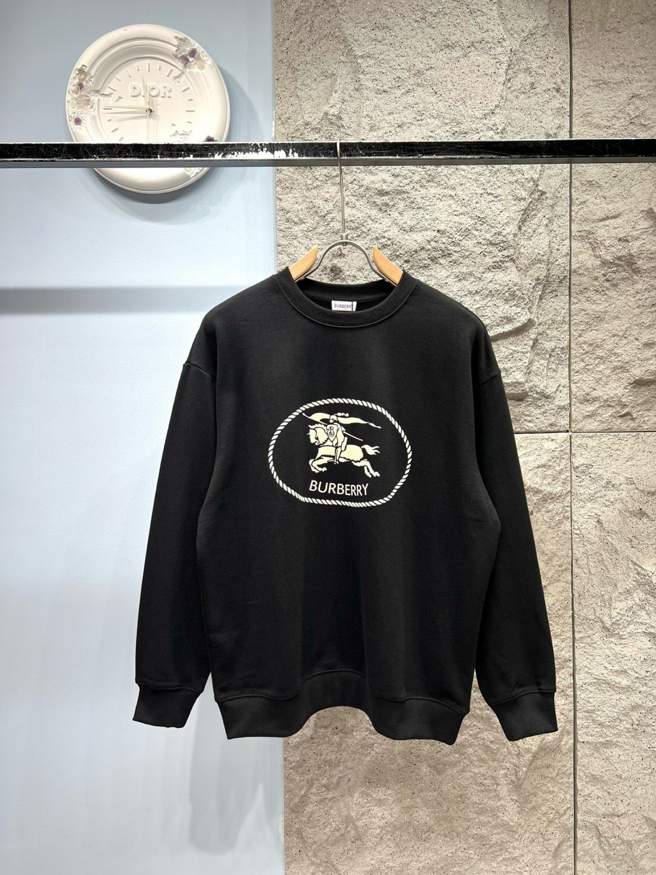 버버리 맨투맨 25FW 66ST352-2