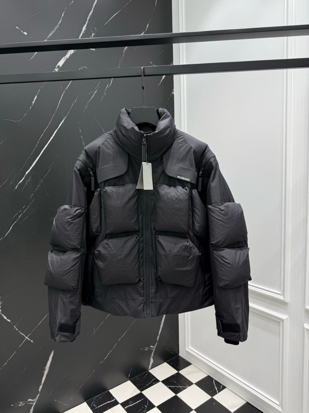 발렌시아가 패딩 25FW 66ST450