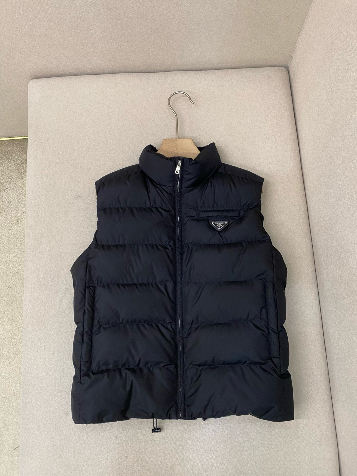 프라다 패딩 베스트 25FW 66ST482-2