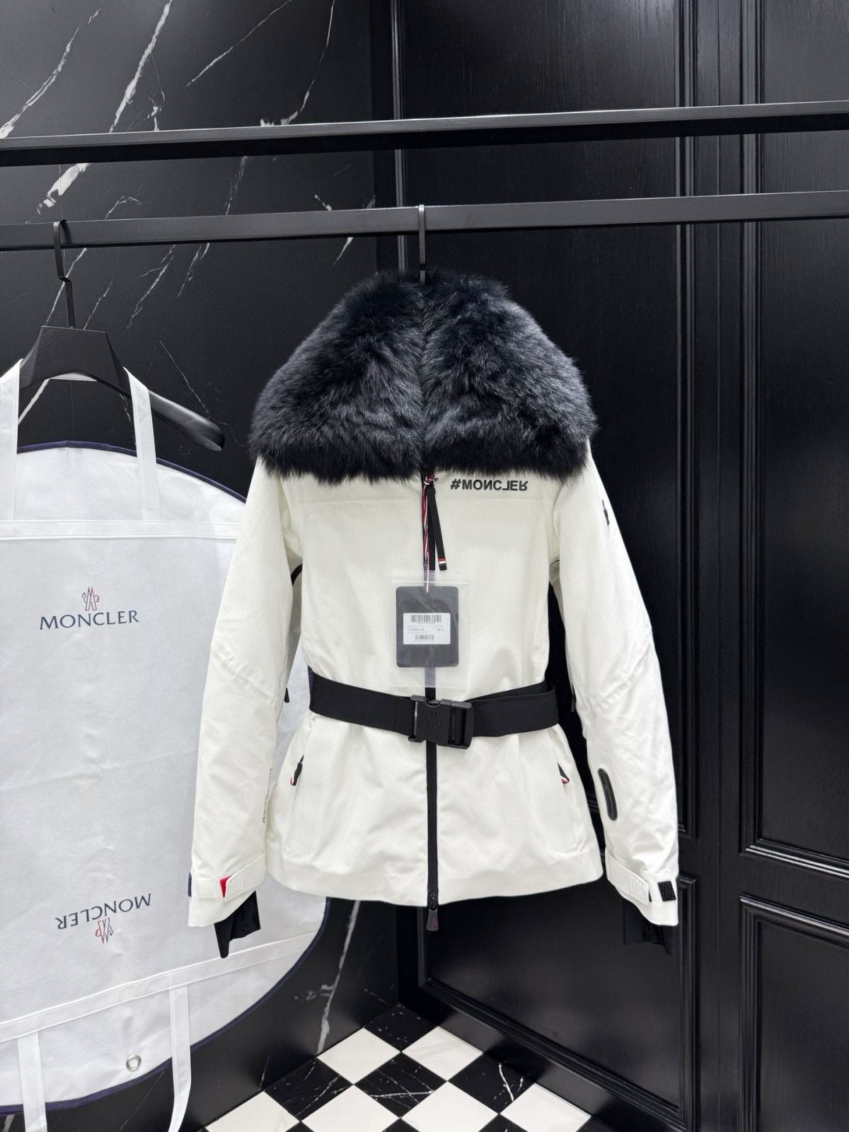 몽클레어 여성 패딩 25FW 66ST473