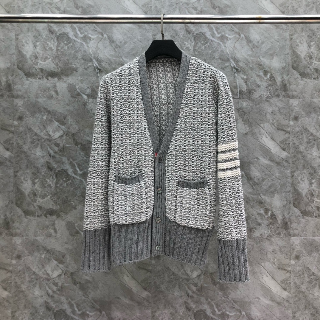 톰브라운 가디건 25FW 66ST546