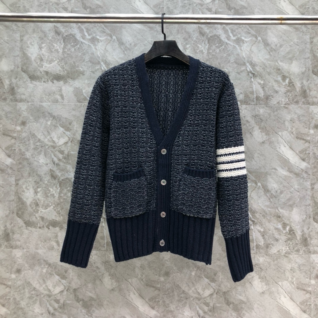 톰브라운 가디건 25FW 66ST546-2