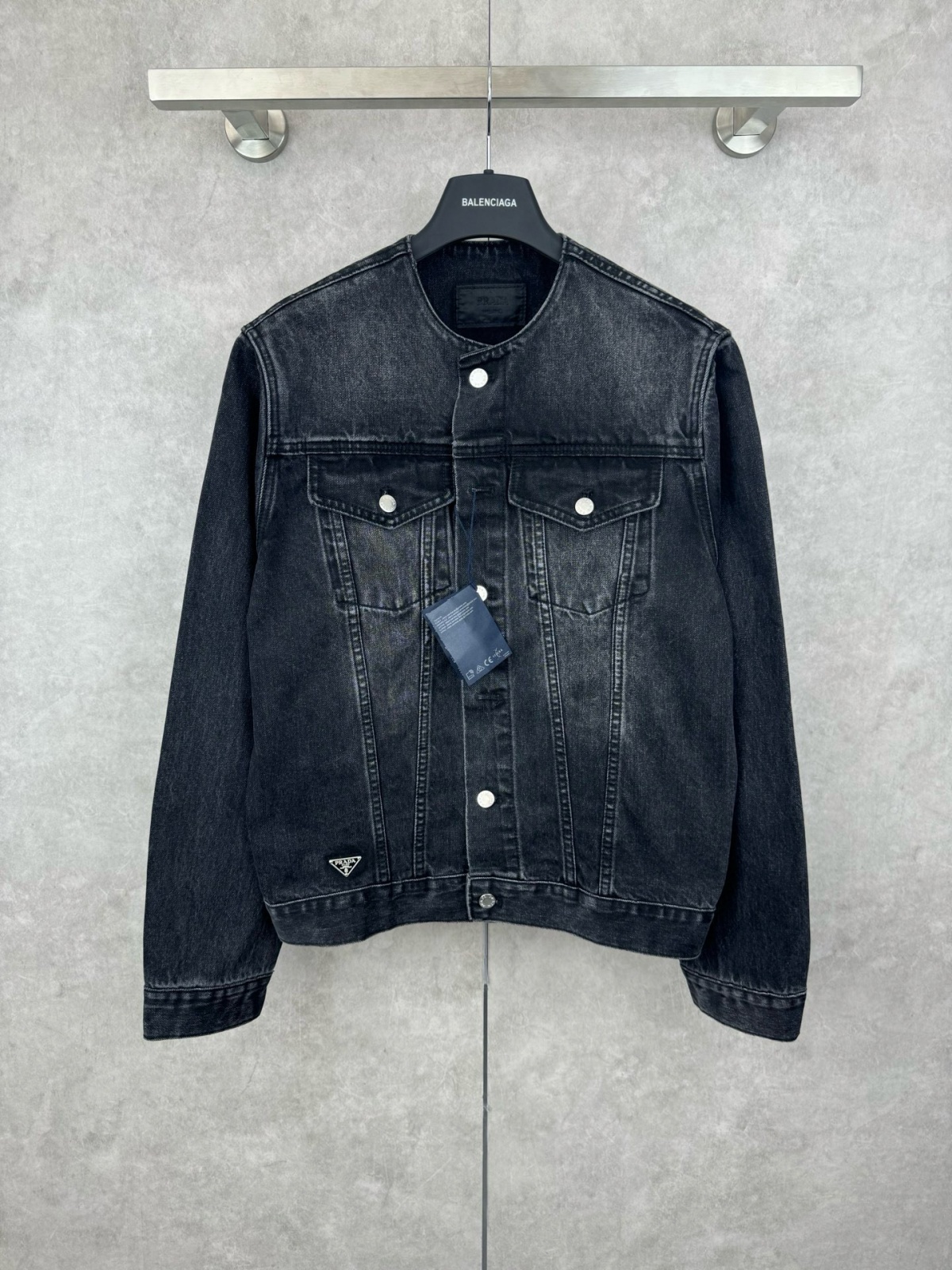 프라다 데님 자켓 25FW 66ST518