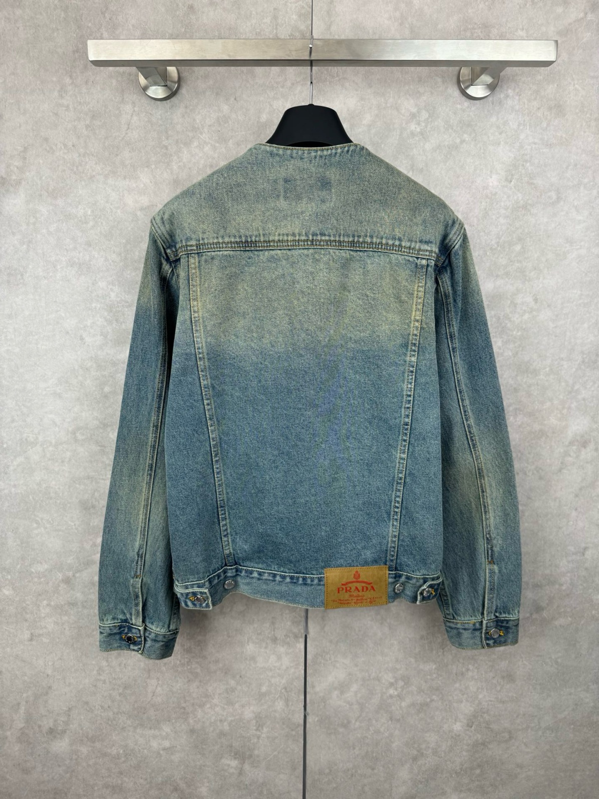 Alternative view of 프라다 데님 자켓 25FW 66ST519