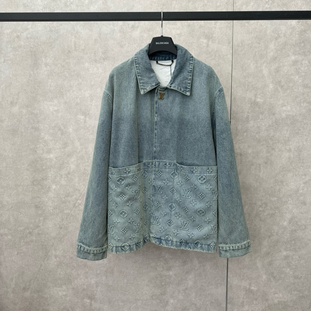 루이비통 데님 셔츠 25FW 66ST525