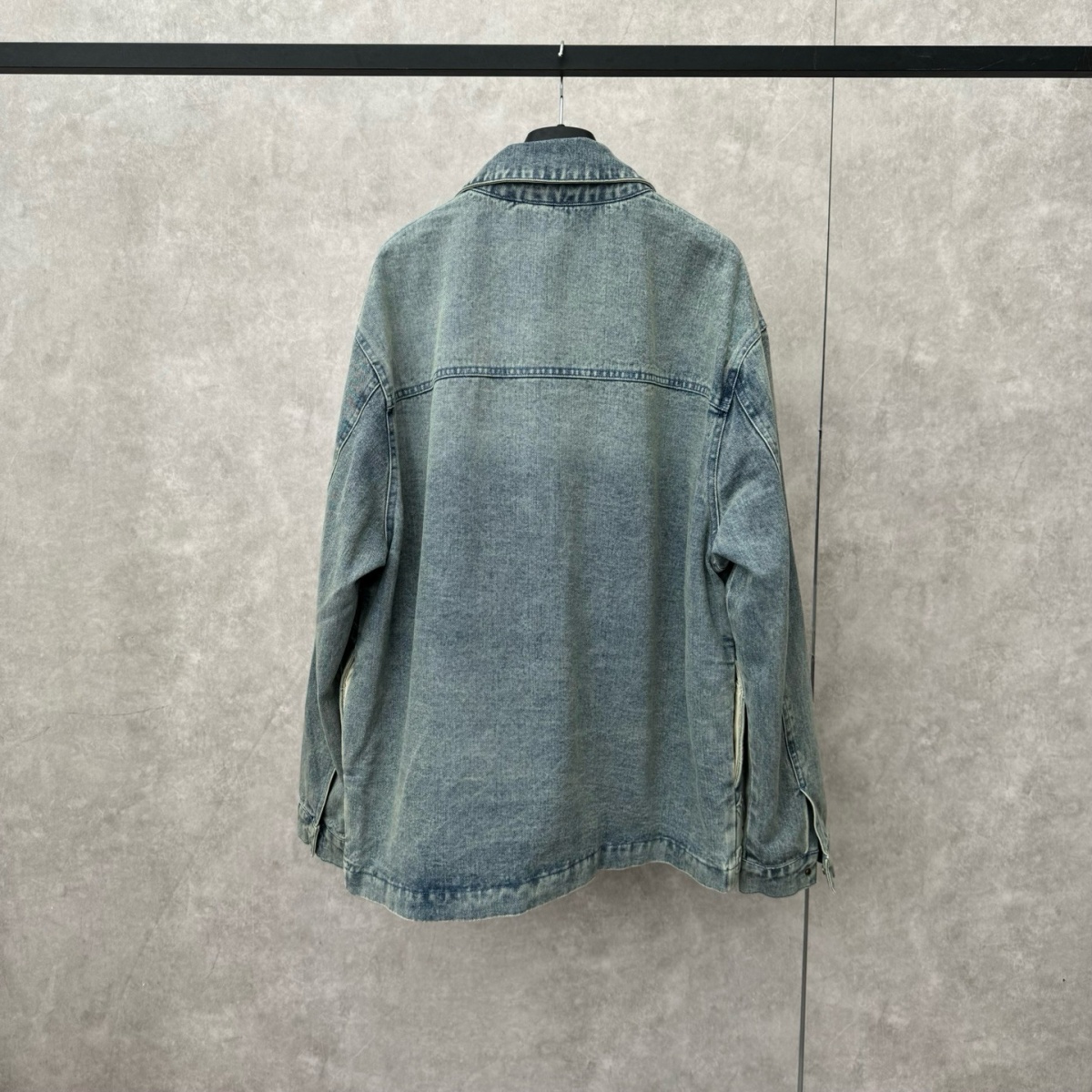 Alternative view of 루이비* 데님 셔츠 25FW 66ST525