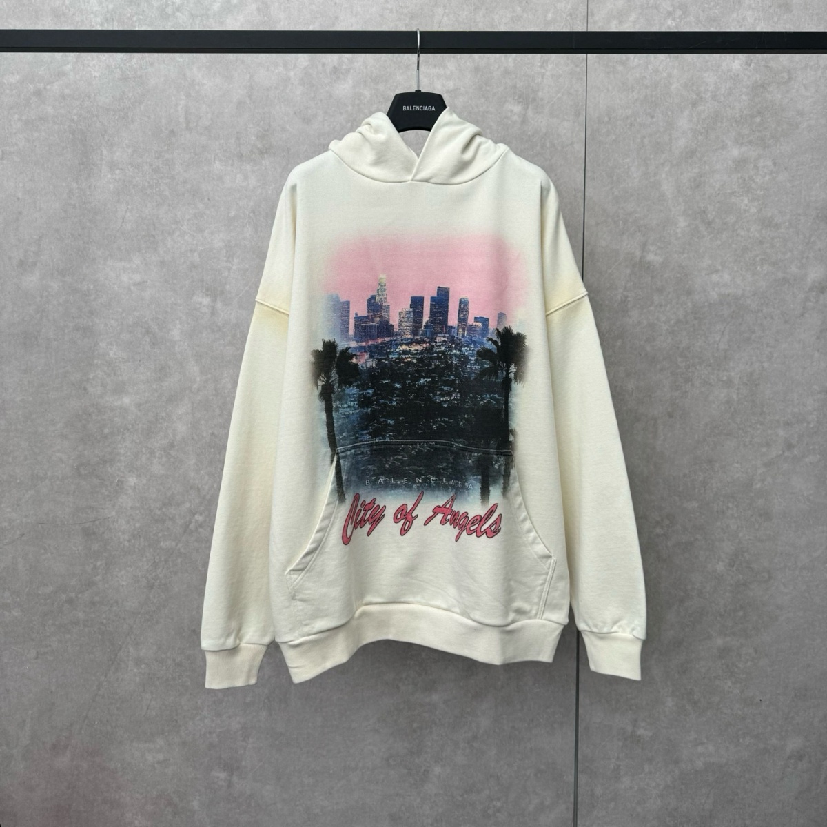 발렌시아가 후드 25FW 66ST530-2