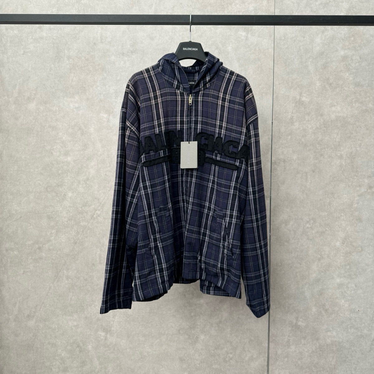 발렌시아가 집업 25FW 66ST533