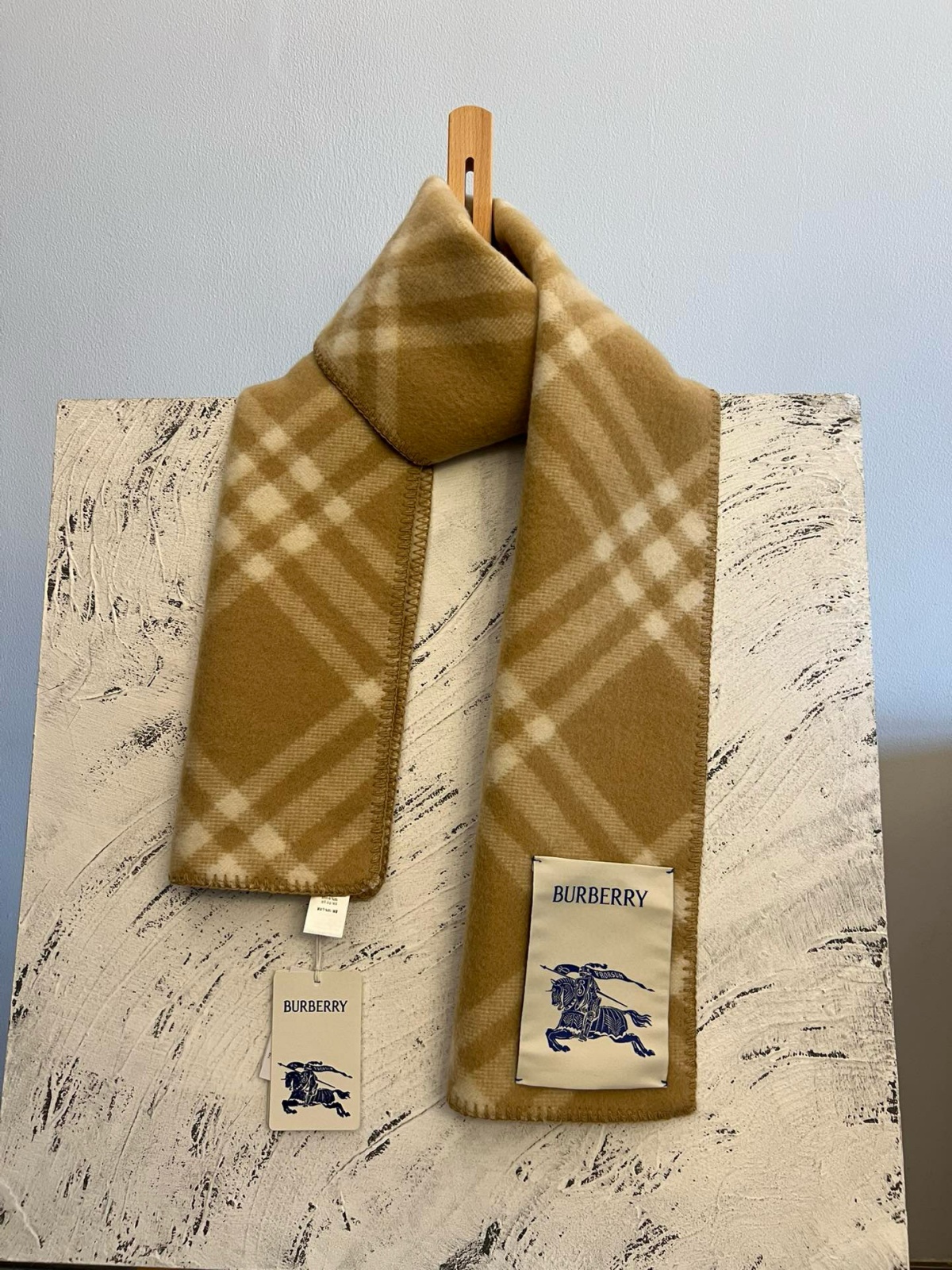 버버리 타탄 체크 울 머플러 25FW VI2102-3