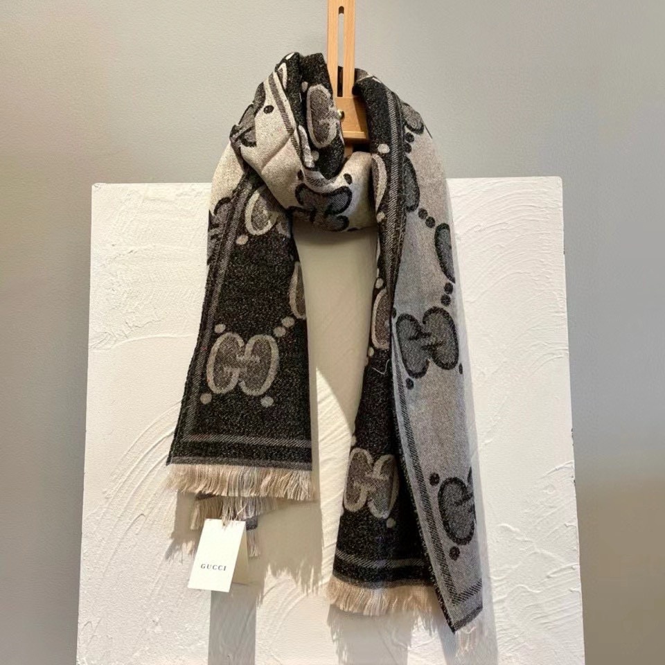구찌 더블 페이스 GG 울 머플러 25FW VI2103-2