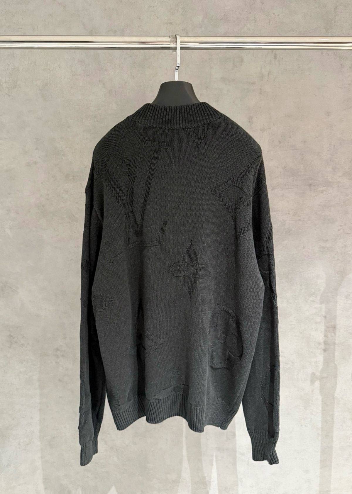 Alternative view of 루이비* 반집업 니트 25FW 66ST557