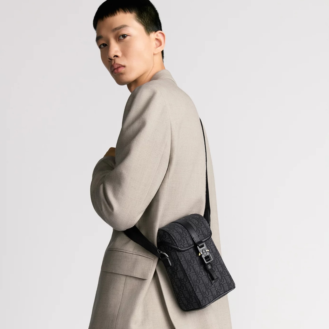 Alternative view of 디* 힛 더 로드 미니 메신저백 2HTCA544YKY