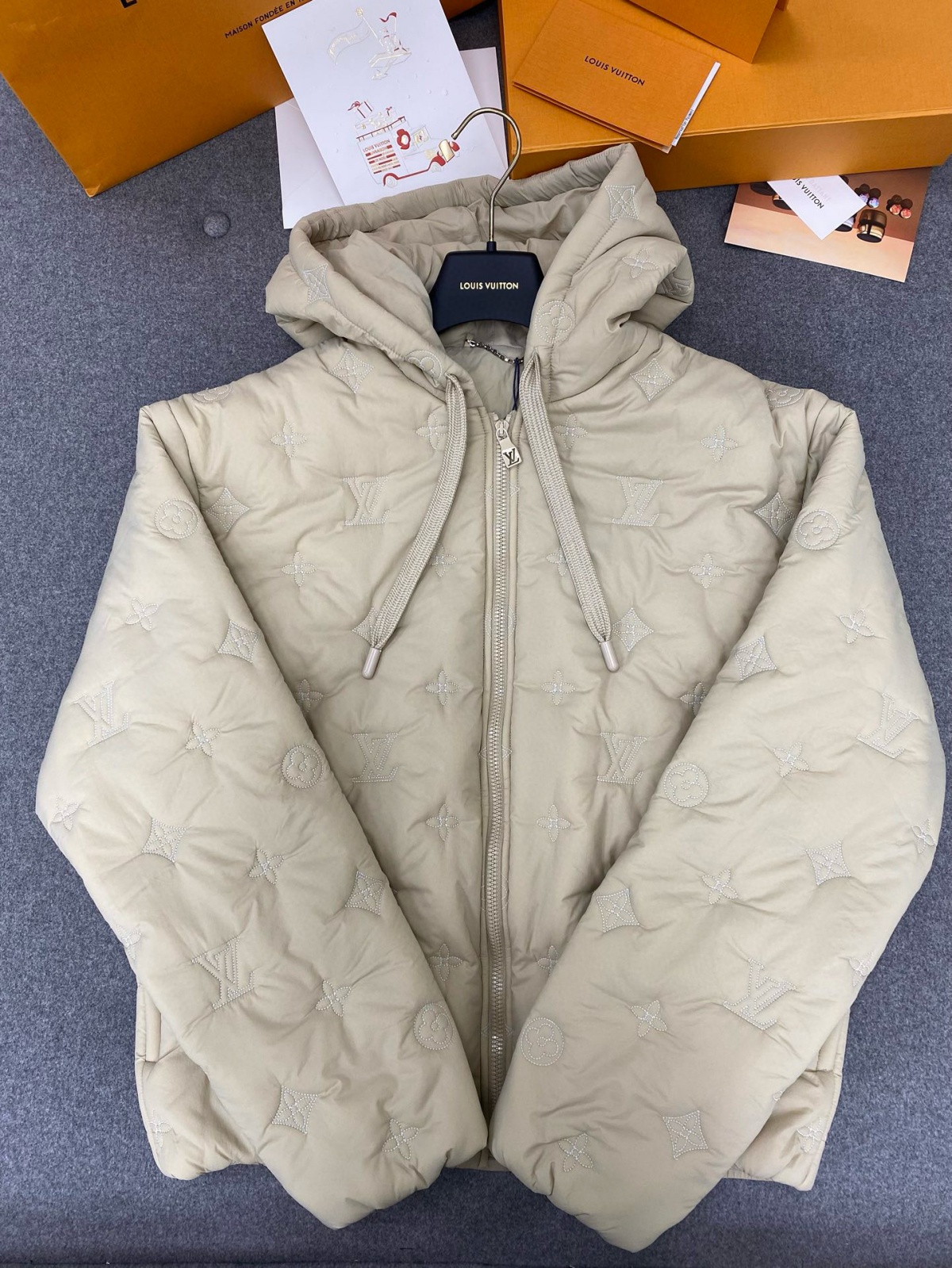 Alternative view of 루이비* 모노그램 퀼티드 후디드 블루종 25FW TBH3395-2