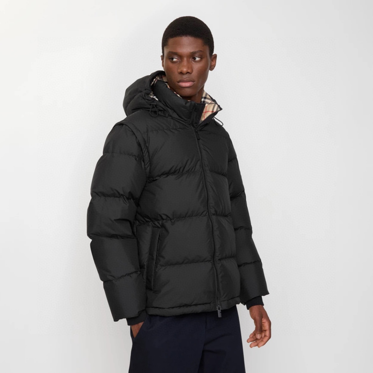 Alternative view of 버버리 탈부착 소매 다운 재킷 25FW RA3609