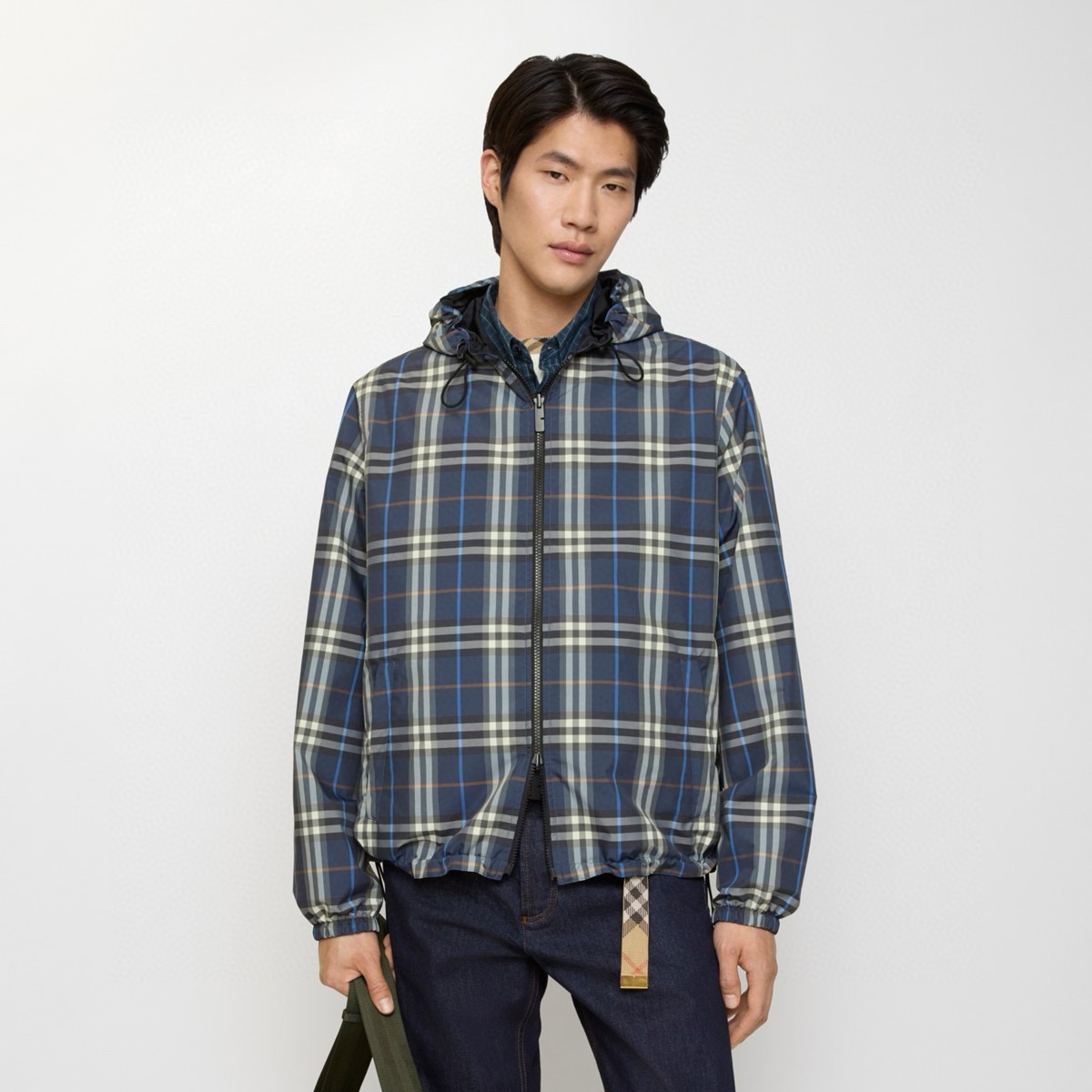 Alternative view of 버버리 리버서블 체크 후드 재킷 26SS RA38241