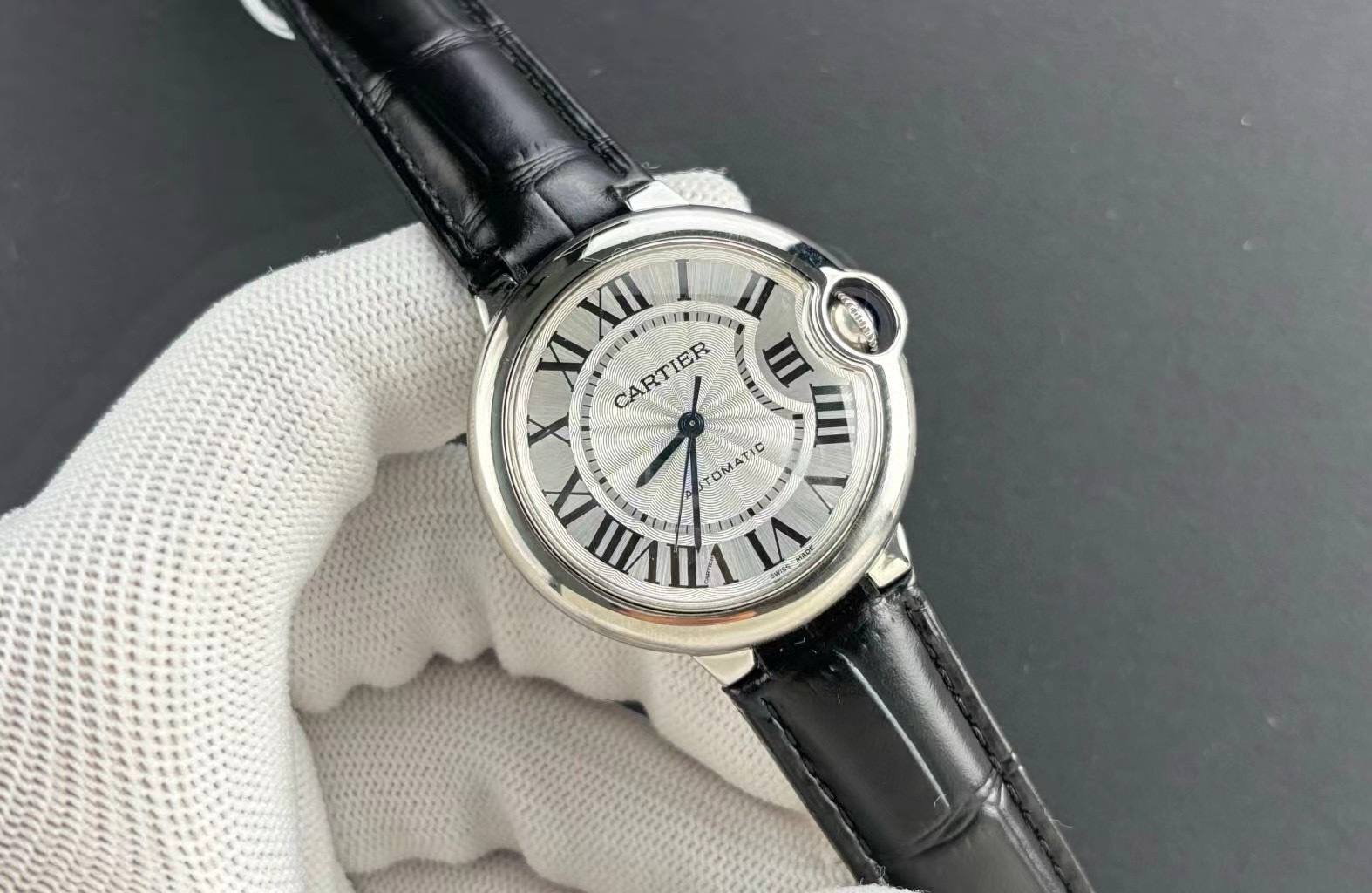 Alternative view of 까르띠에 발롱 블루 워치 33mm 오토메틱 블랙 밴드 WSBB0030