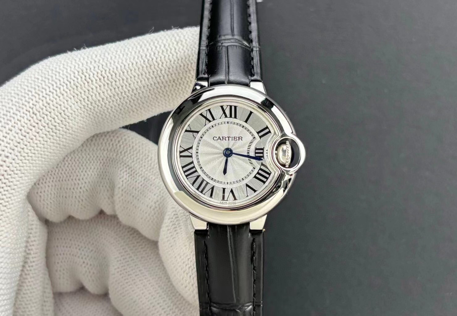 Alternative view of 까르띠에 발롱 블루 워치 28mm / 33mm 쿼츠 WSBB0034 블랙 밴드
