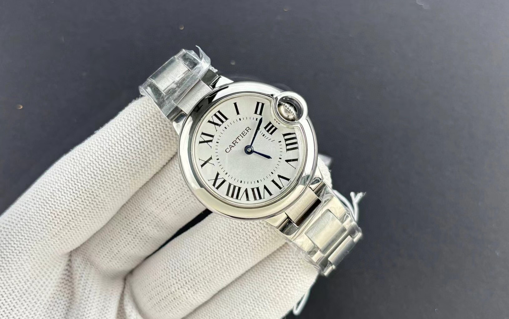 Alternative view of 까르띠에 발롱 블루 워치 28mm / 33mm 쿼츠 스틸 WSBB0073