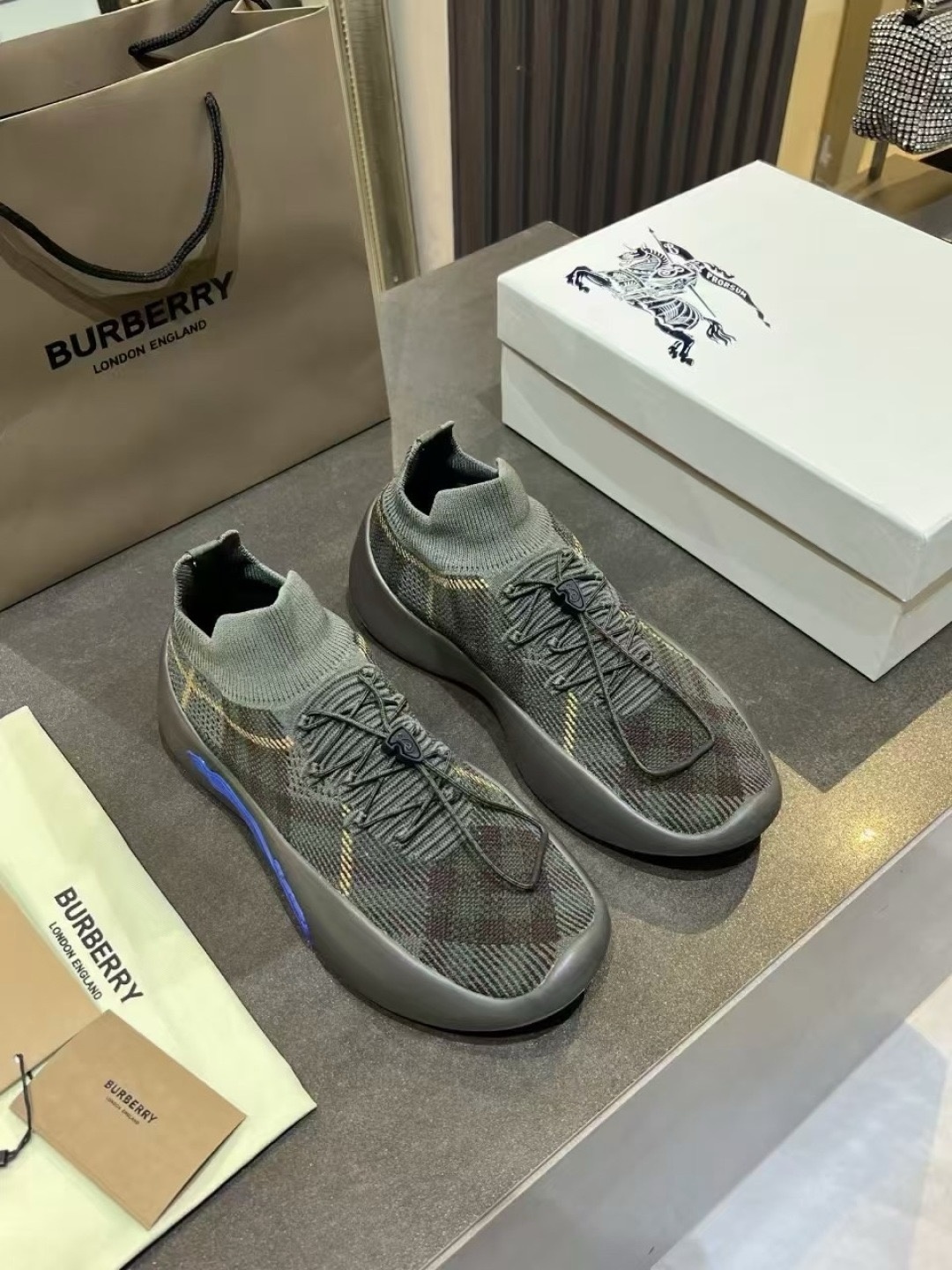 Alternative view of 버버* 스웨이드 나이트 러너 스니커즈 81274751-3