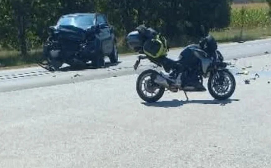 Teška nesreća kod Doboja: Život izgubio vozač motocikla