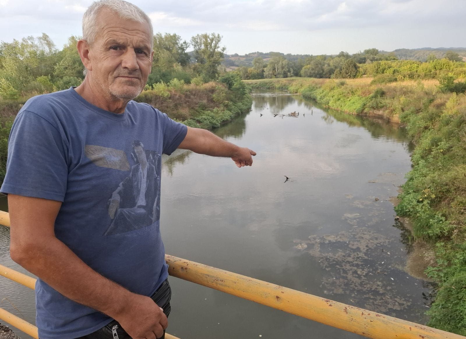 Pomor ribe u rijeci Spreči: Ribar Almir Čelić primijetio kako mrtva riba pluta Sprečom nizvodno od Lukavca