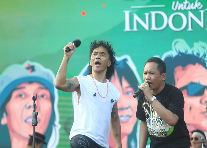 Slank Sukses Hibur Masyarakat Lumajang, Cak Thoriq : Ini Janji Saya dan Bunda Indah