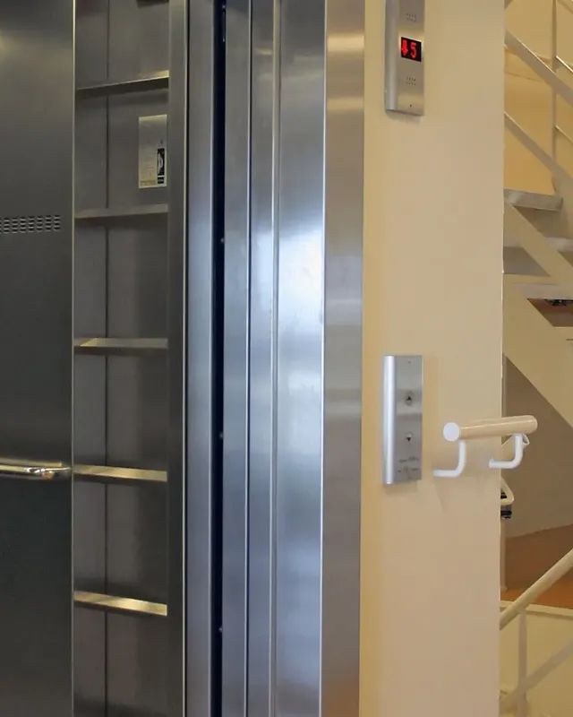 Crew Elevators Lutz Elevators - Best Minimal Illustrations in High Resolution