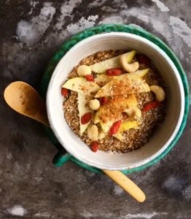 Mugcake glutenvrij met appel en noten