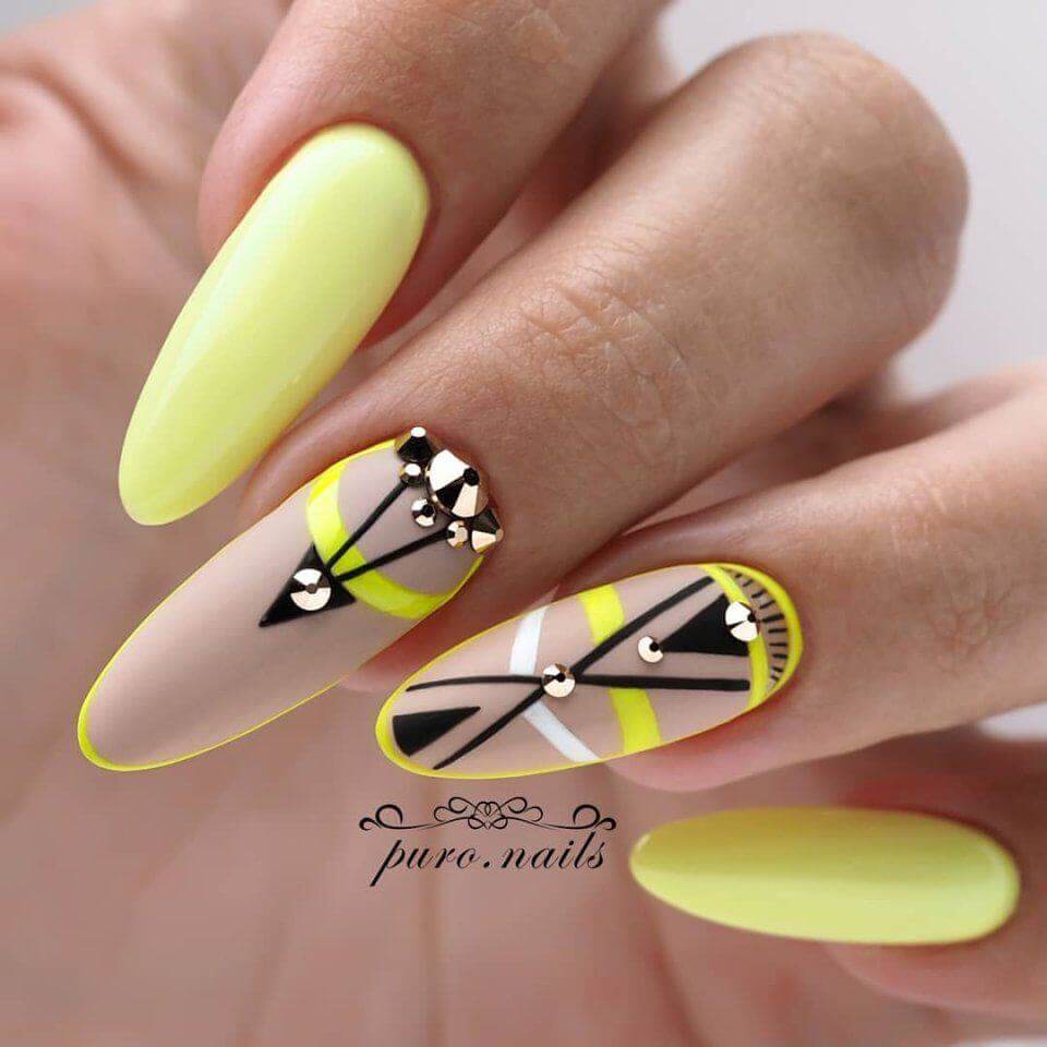 Stylish geometry nails