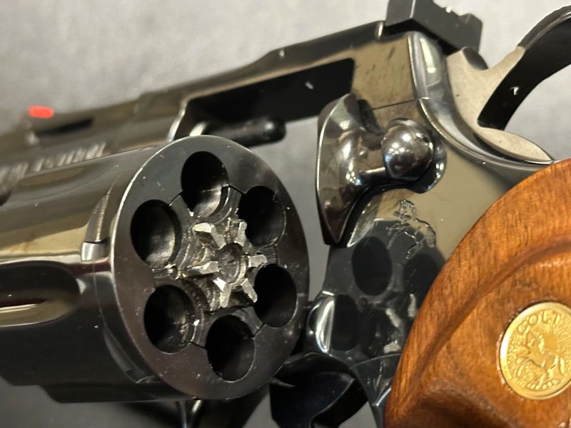 Colt Combat Python 3 Revolver Luxus Capital - Ultra HD Space Picture - 8K