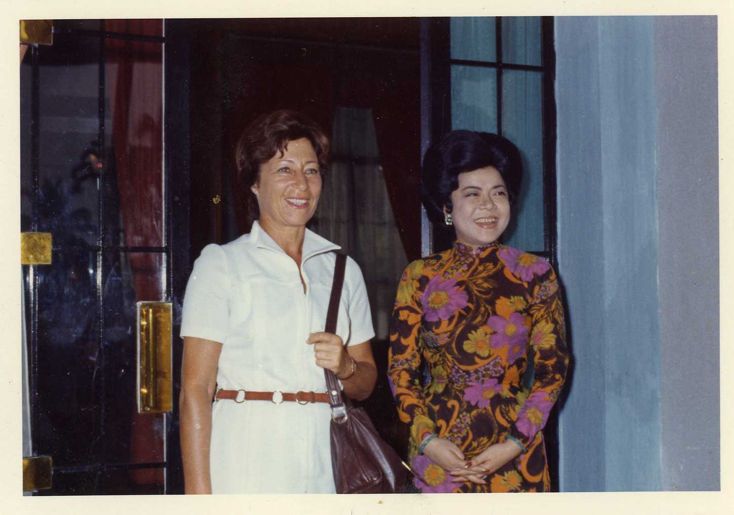 אצל רעיית ראש ממשלת ויטנאם, טייה, סייגון, 1974