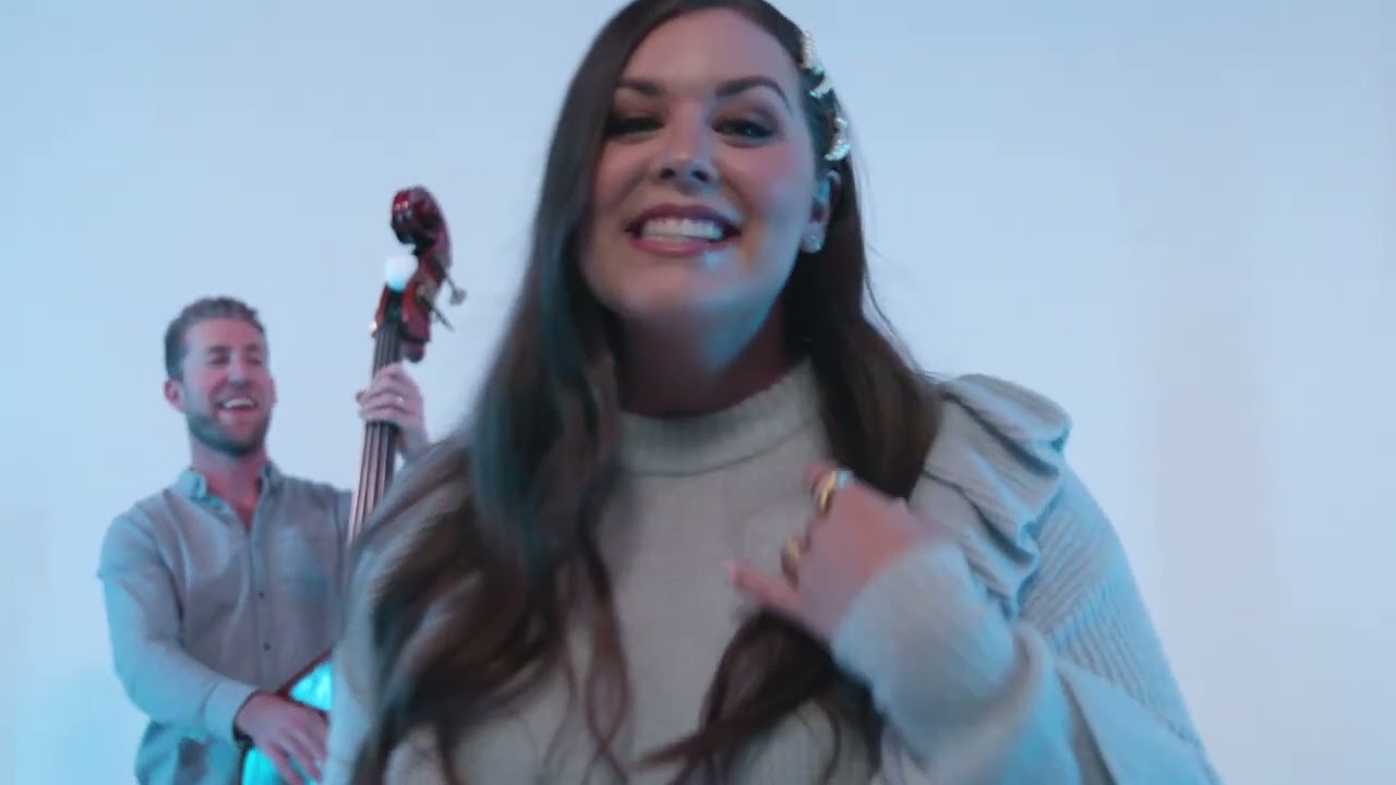Hannah Kerr - Sleigh Ride Lyrics