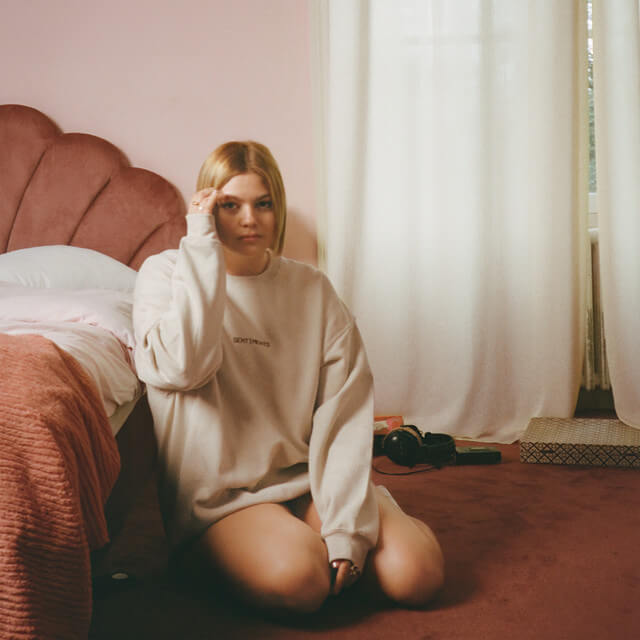 Louane Avant cover art