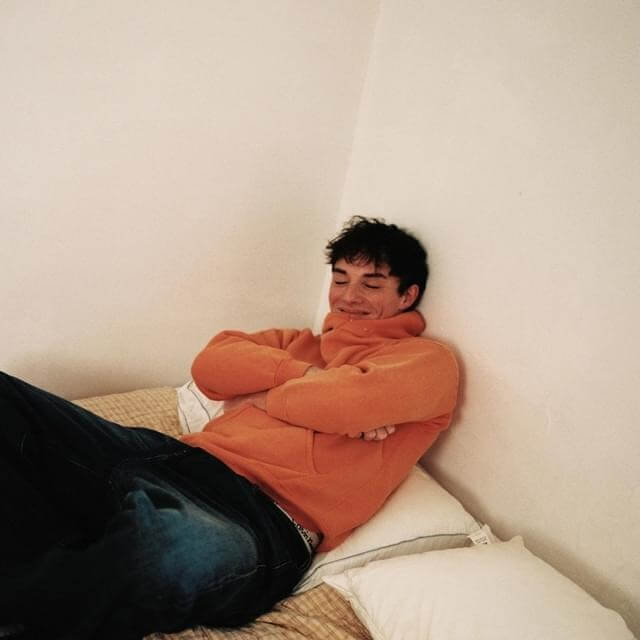 Thomas Day - Sleep When Were Dead Lyrics