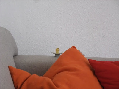 Schnuller, Kissen, Sofa, Stillleben