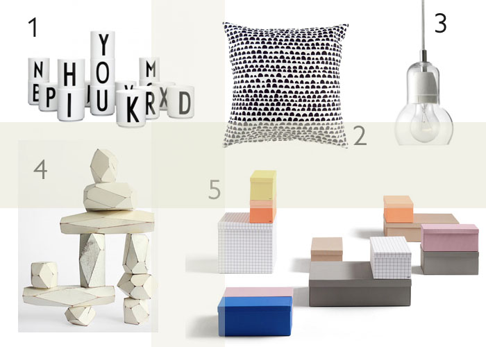 Arne Jacobsen cups, Kissenhülle heuteschmidt, &Tradition Bulb Pendelleuchte, balancing block set von Fort Standard; HAY Blocks
