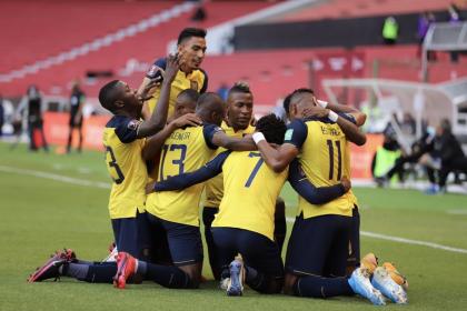 · 12 350.00$ higher gdp per capita · 22.74% higher percentage of internet users · 0.5 years longer life expectancy at birth. Ecuador Vs Uruguay Hoy Resultado Goles Detalles Y Goleada En Eliminatorias 2020 Selecciones Nacionales Futbolred