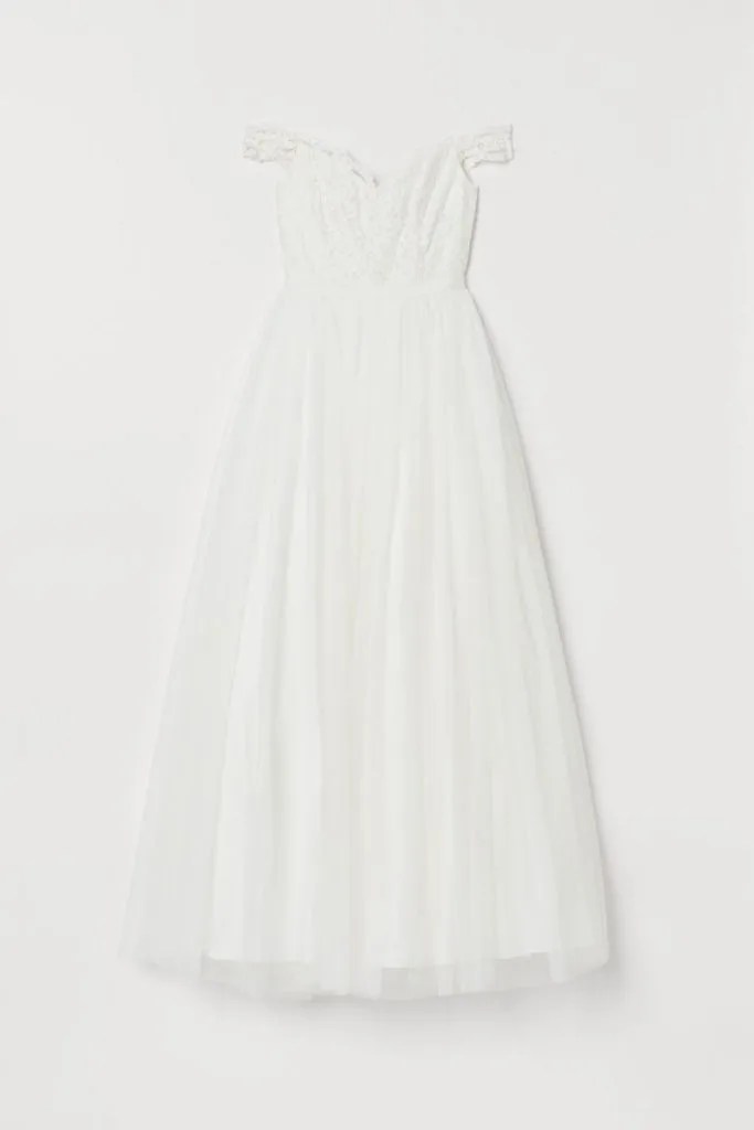 Despite its affordable price tag, shu qi’s lace wedding dress from h&m’s conscious exclusive 2014 collection features exquisite details, and can be worn by both boho and romantic, as well as glamorous brides. Bride Buys Stunning H M Wedding Dress Says Good Friends Mocked Her Decision Her Ie
