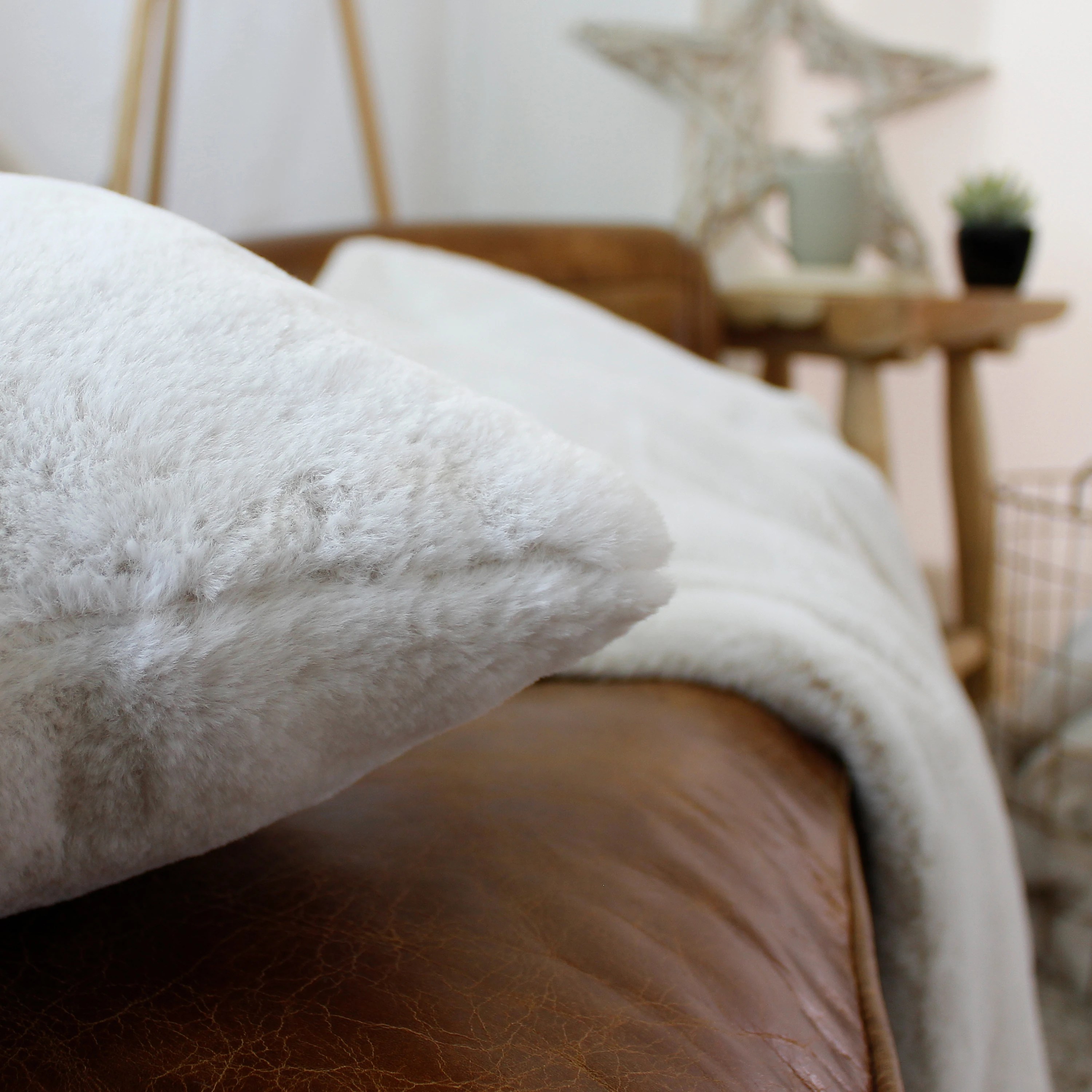 Coussin Rabbit imprimé effet fourrure R/V – 65 x 50 cm