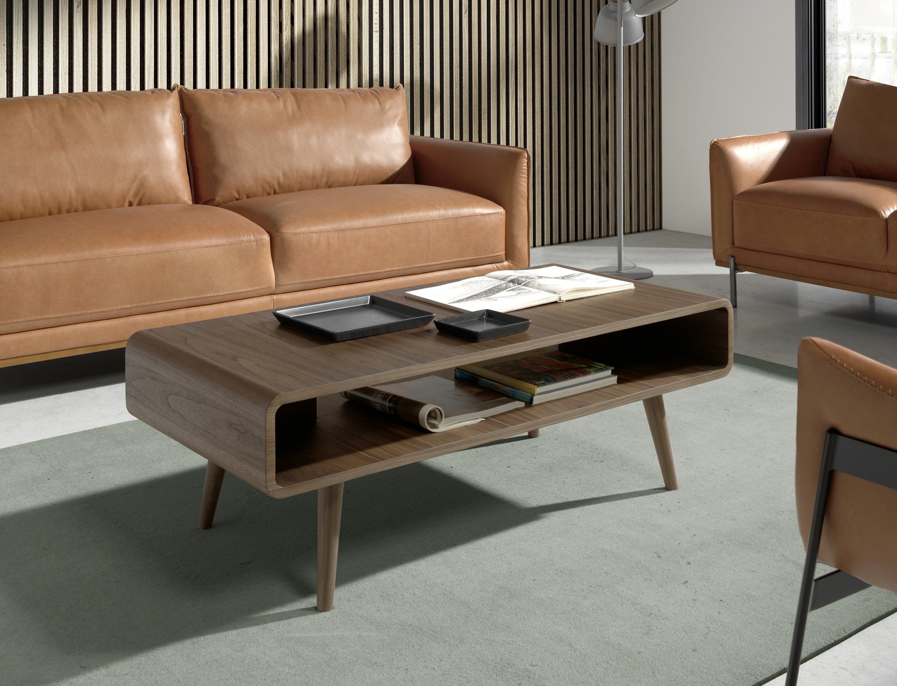 Table basse rectangulaire en noyer
