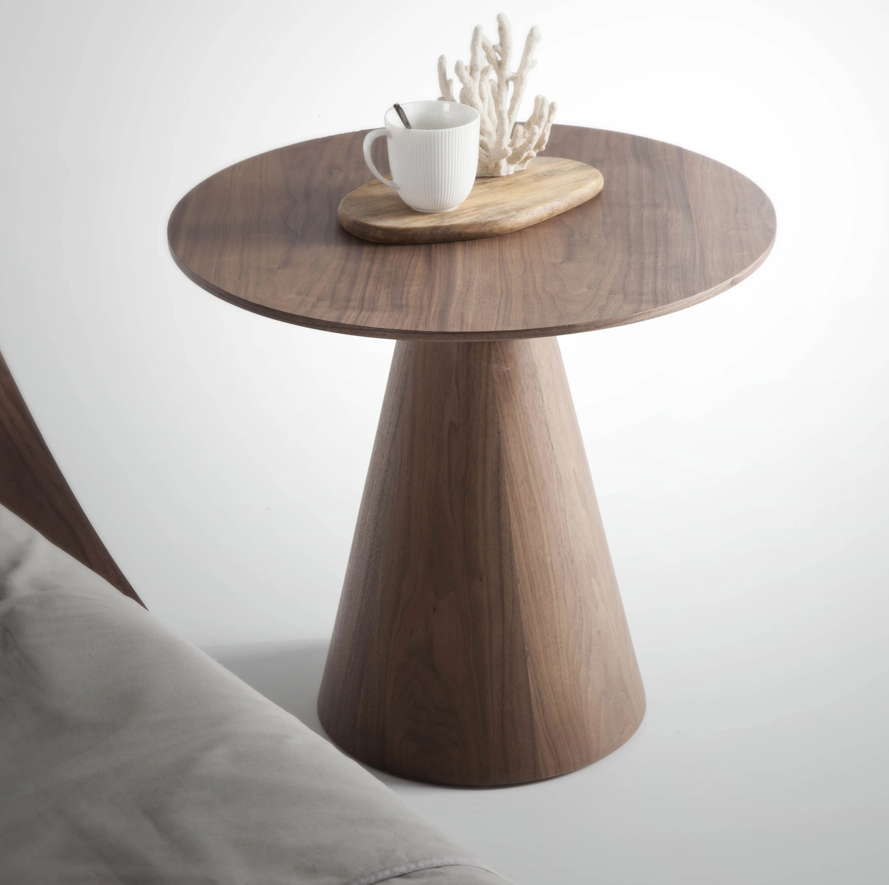 Table d'angle ronde en noyer