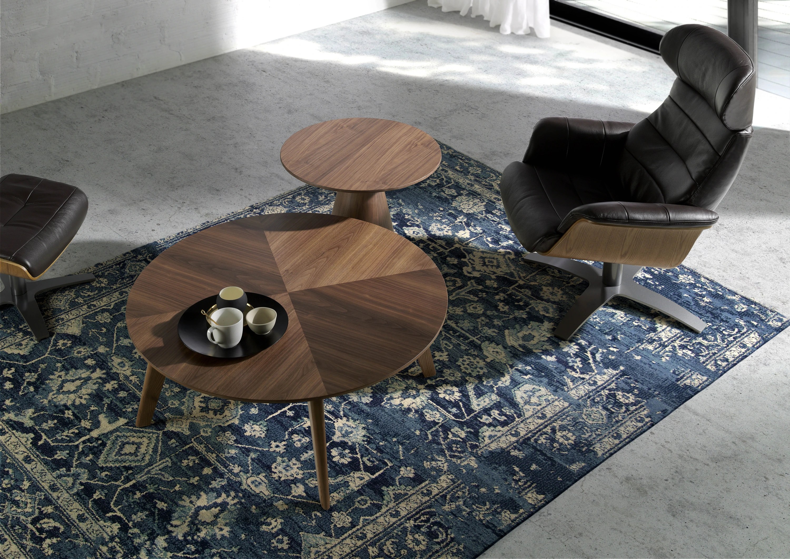 Table d'angle ronde en noyer