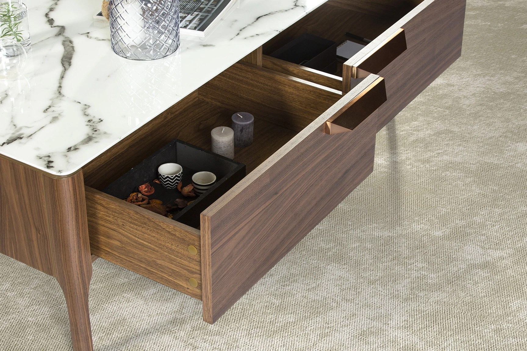 Table basse rectangulaire en verre imitant le marbre et le noyer