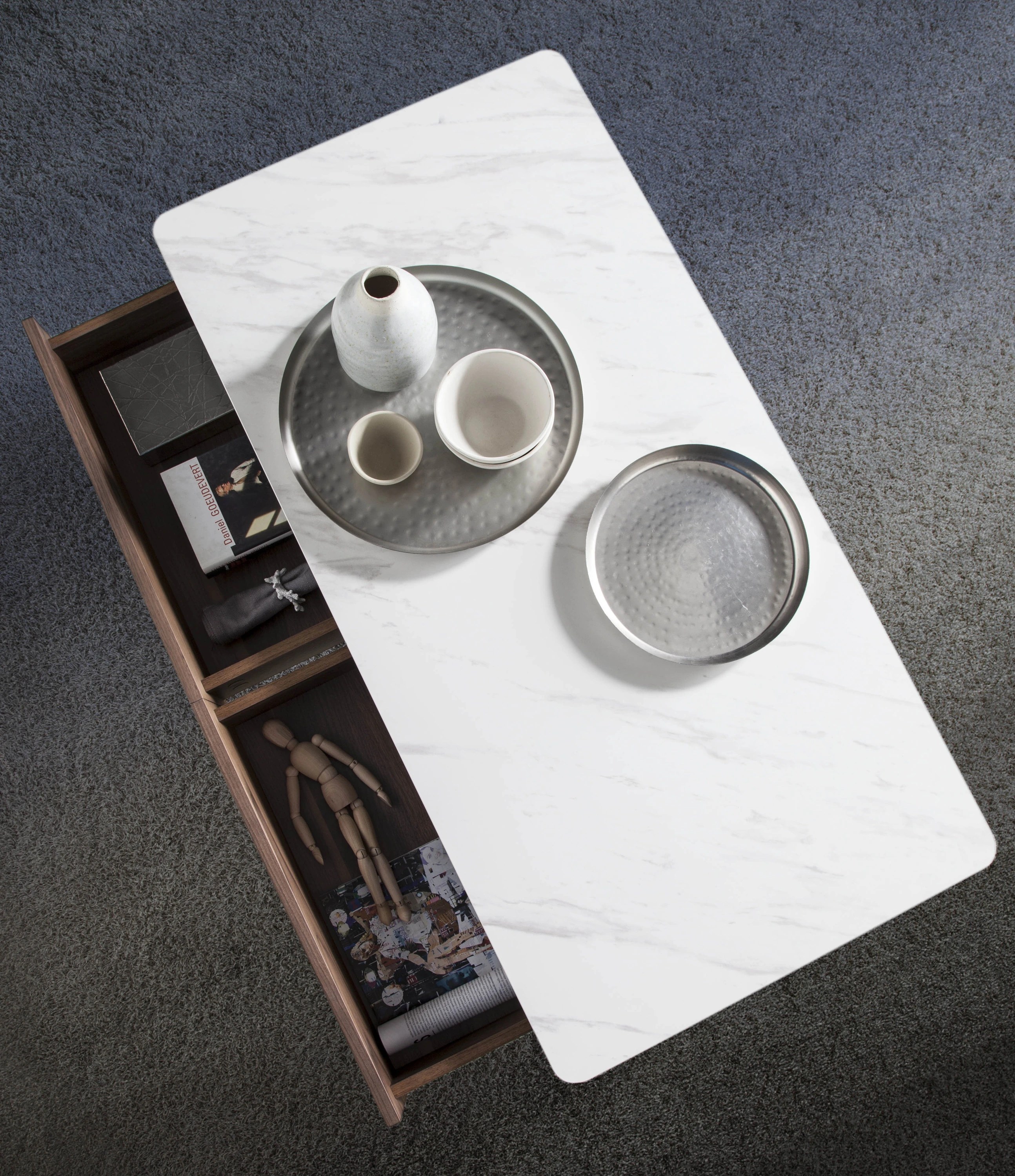 Table basse rectangulaire en porcelaine, marbre et noyer