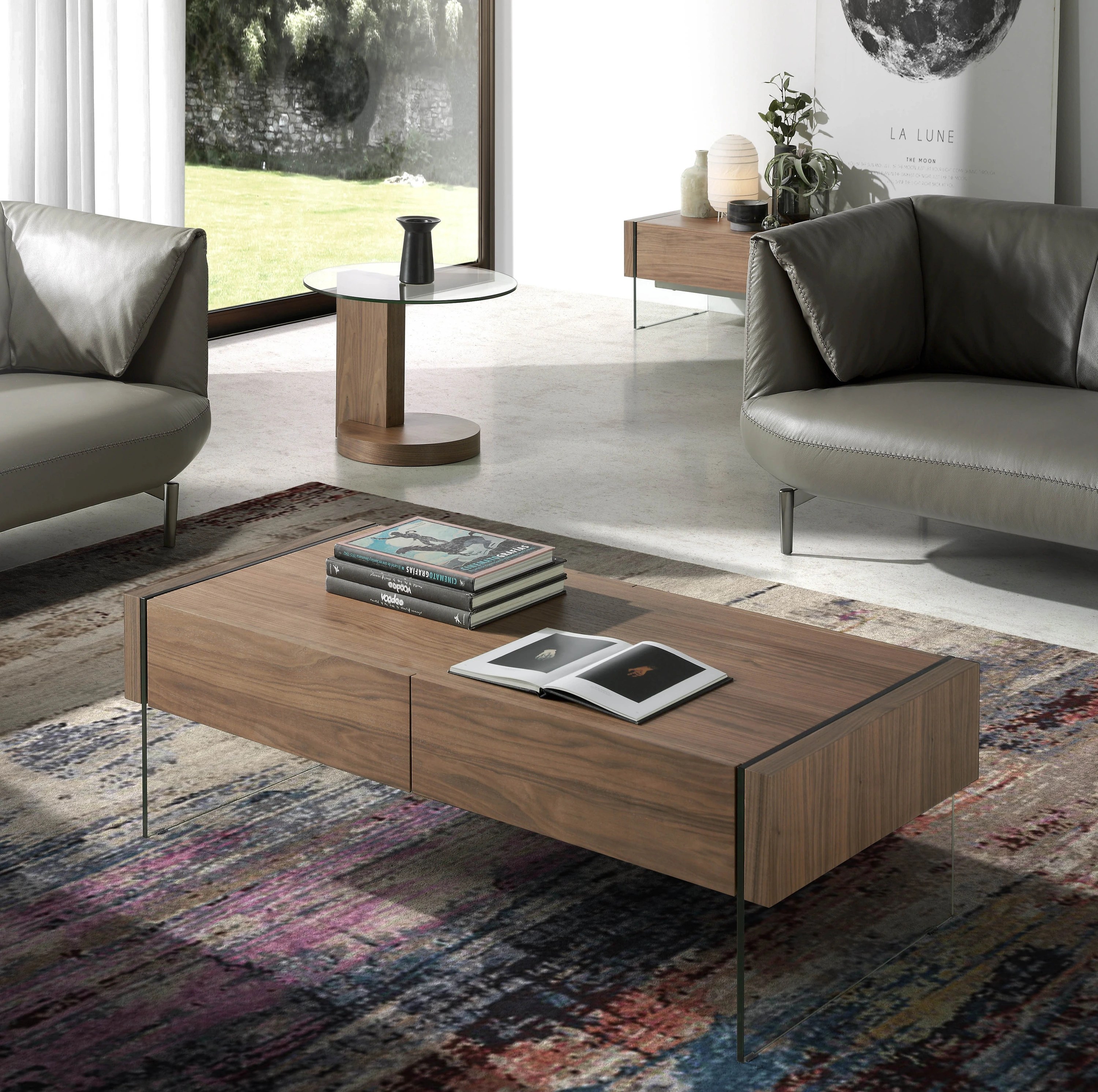 Table basse rectangulaire en noyer et verre trempé