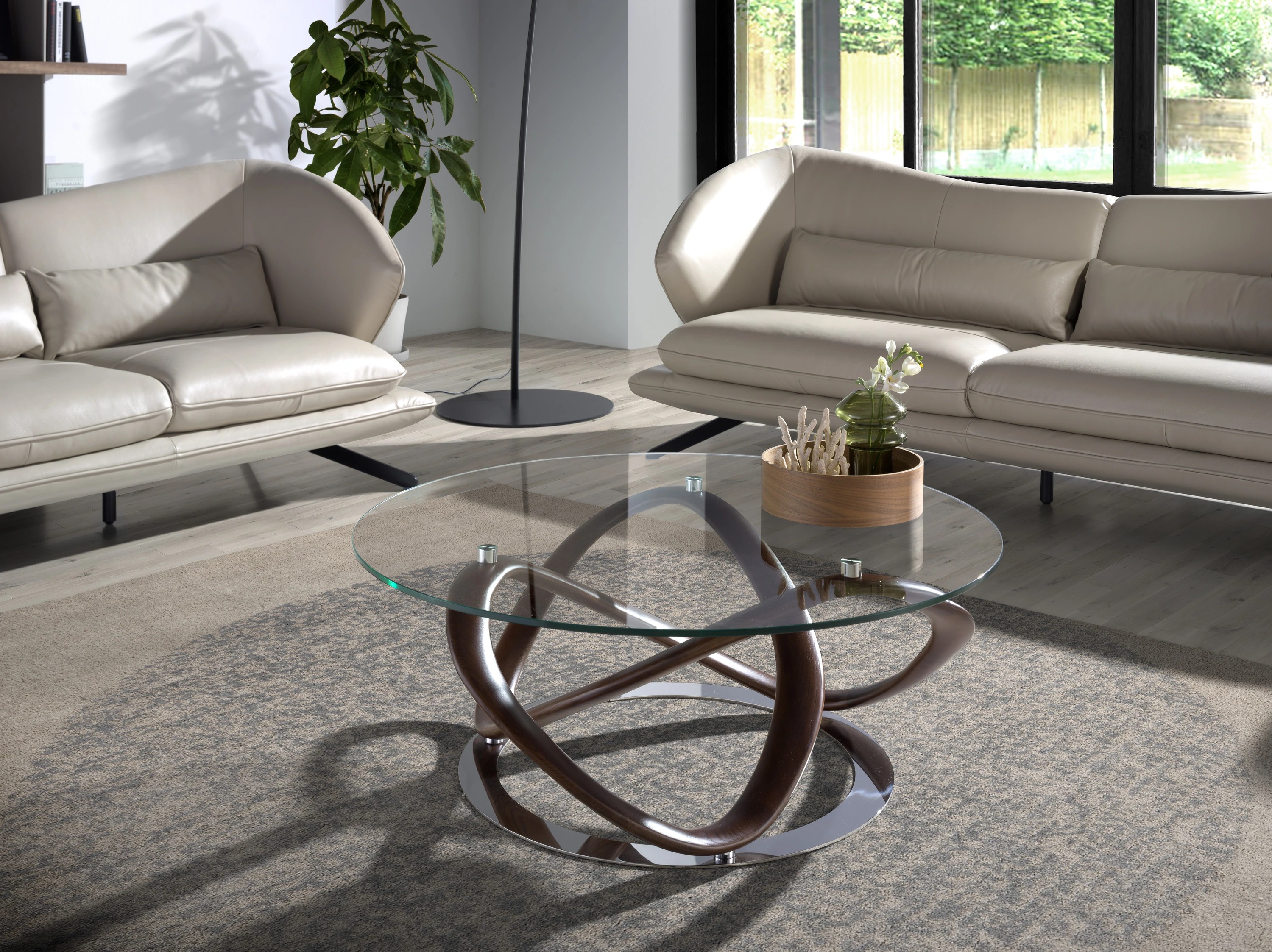 Table basse ronde en verre trempé, noyer et acier chromé