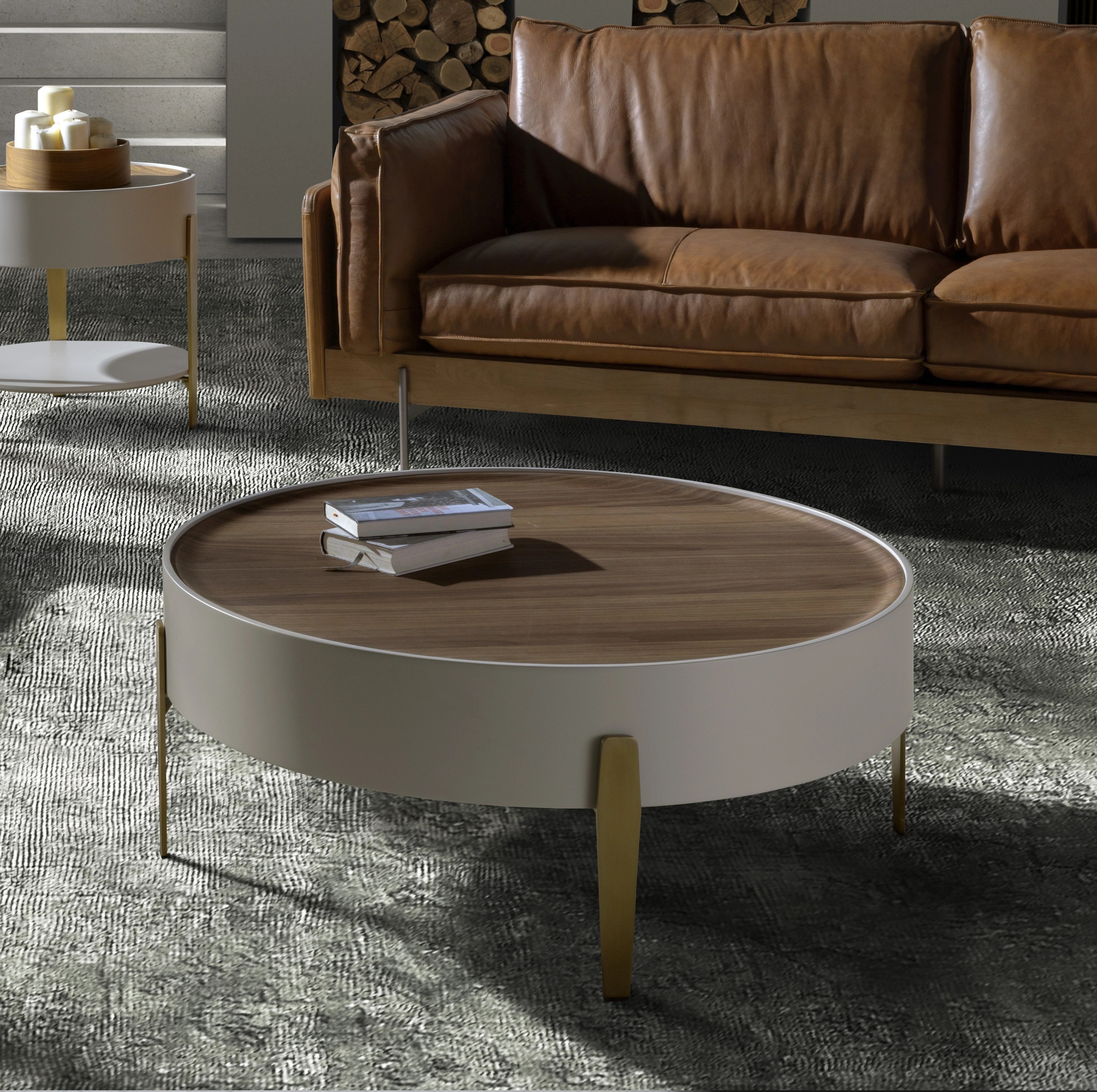 Table d'angle ronde en noyer, bois beige et acier poli plaqué or