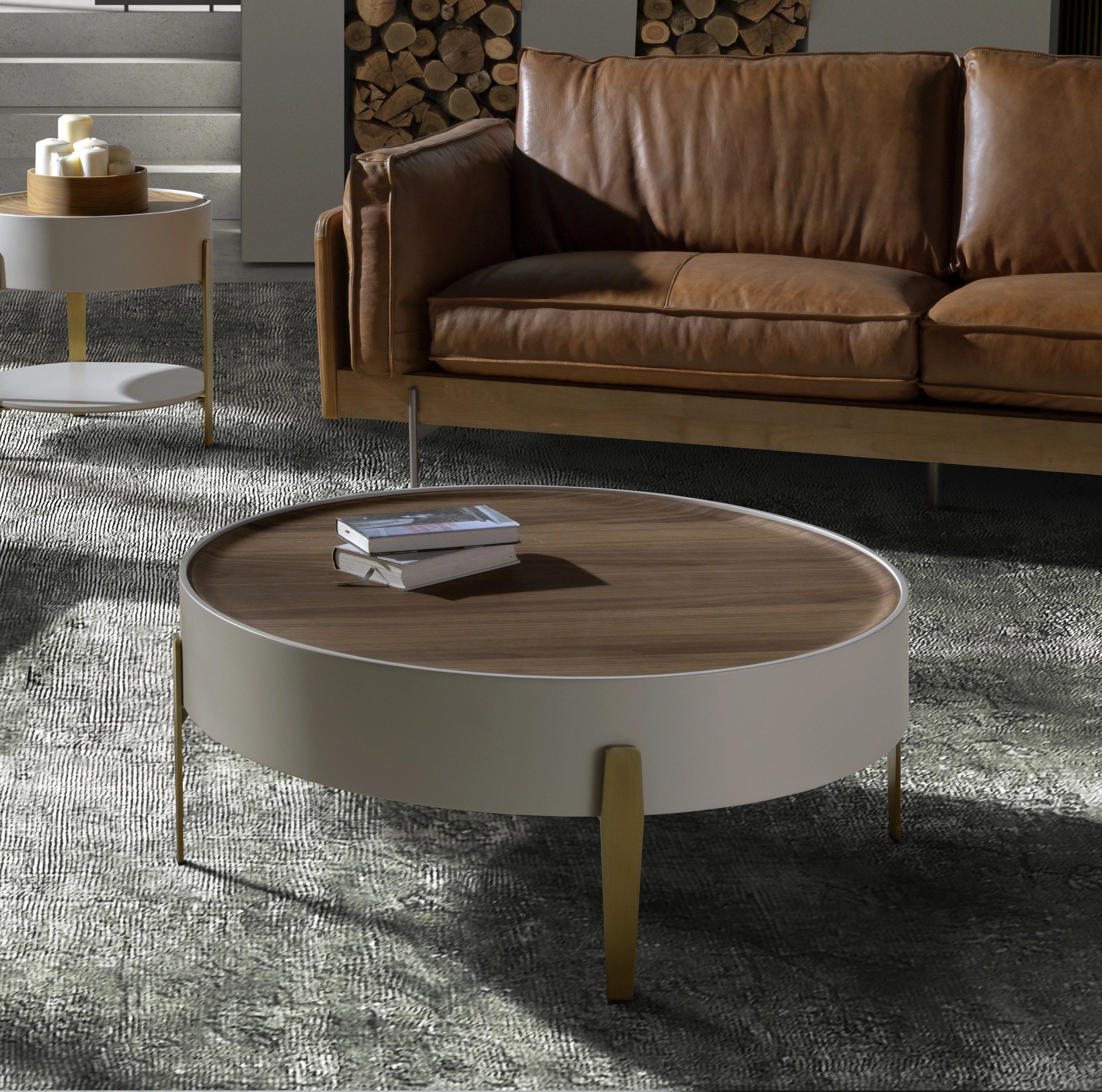 Table basse ronde en noyer, bois beige et acier poli doré